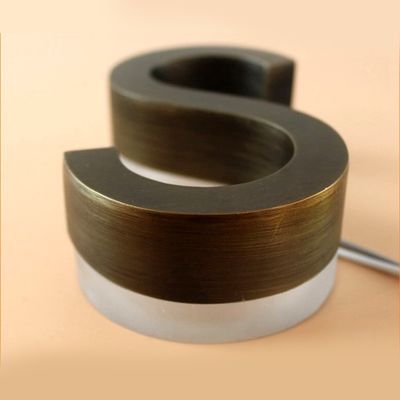 ПК акриловые 3D буквы светодиодные освещенные задней панелью для наружных рекламных щитов при 28C